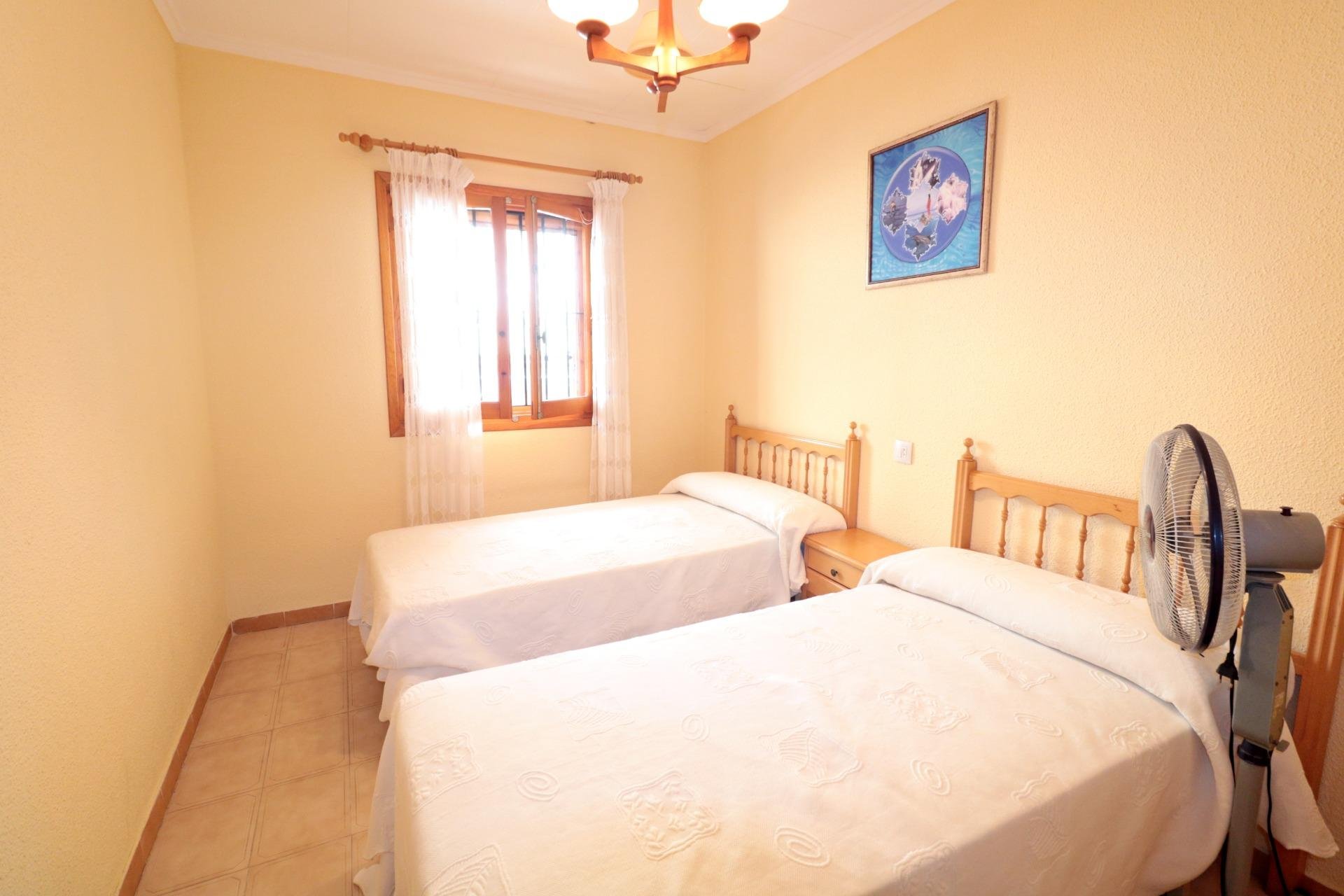 Herverkoop - Town House -
Torrevieja - Playa De Los Naufragos