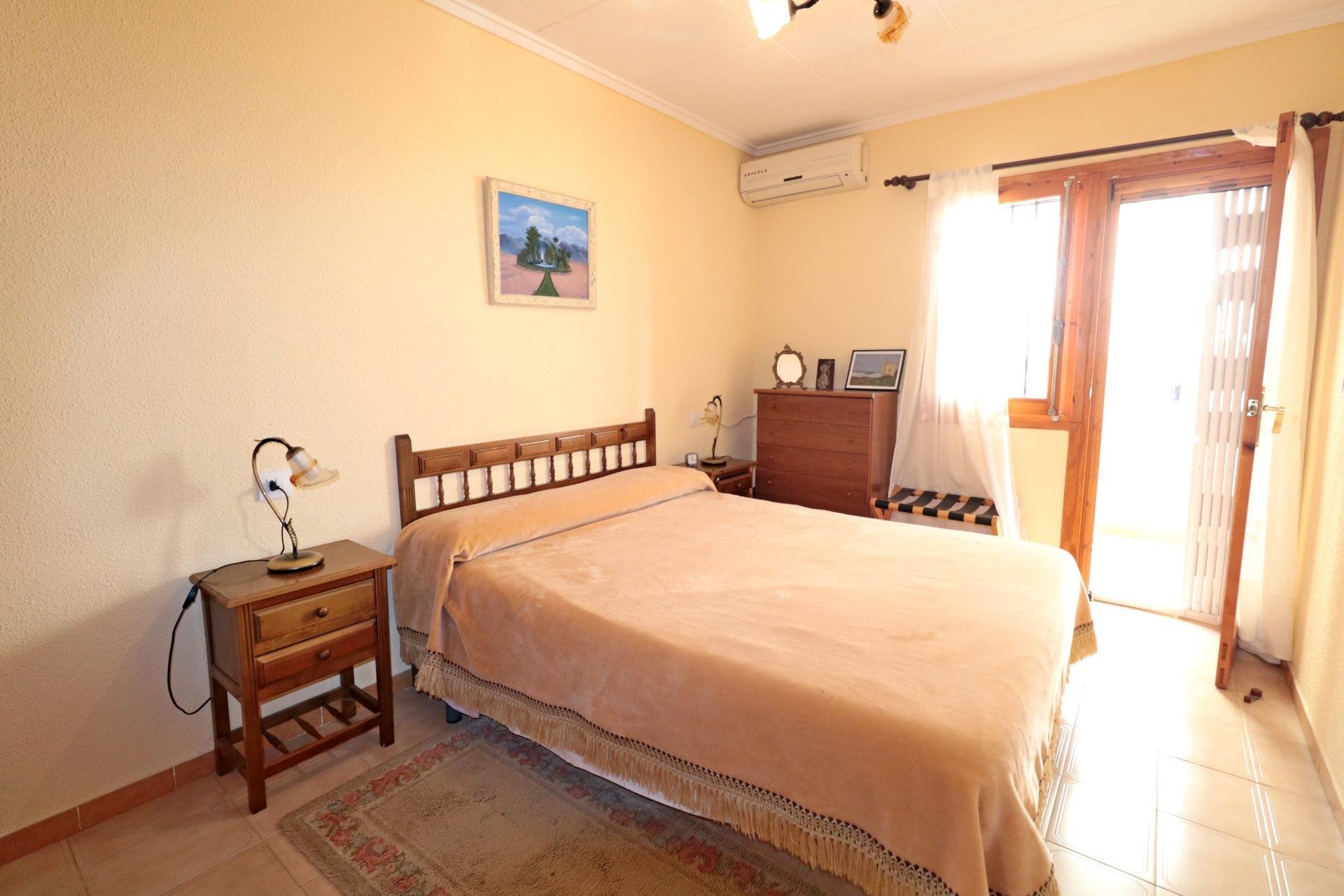 Herverkoop - Town House -
Torrevieja - Playa De Los Naufragos