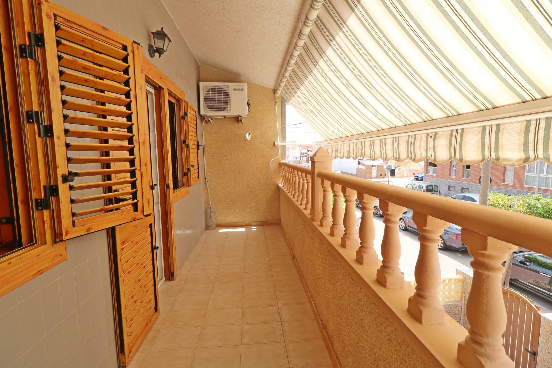 Herverkoop - Town House -
Torrevieja - Playa De Los Naufragos
