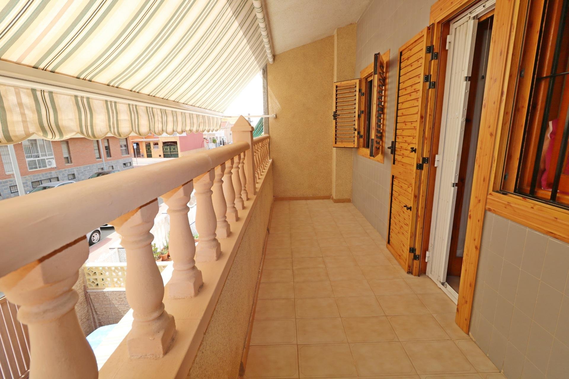 Herverkoop - Town House -
Torrevieja - Playa De Los Naufragos