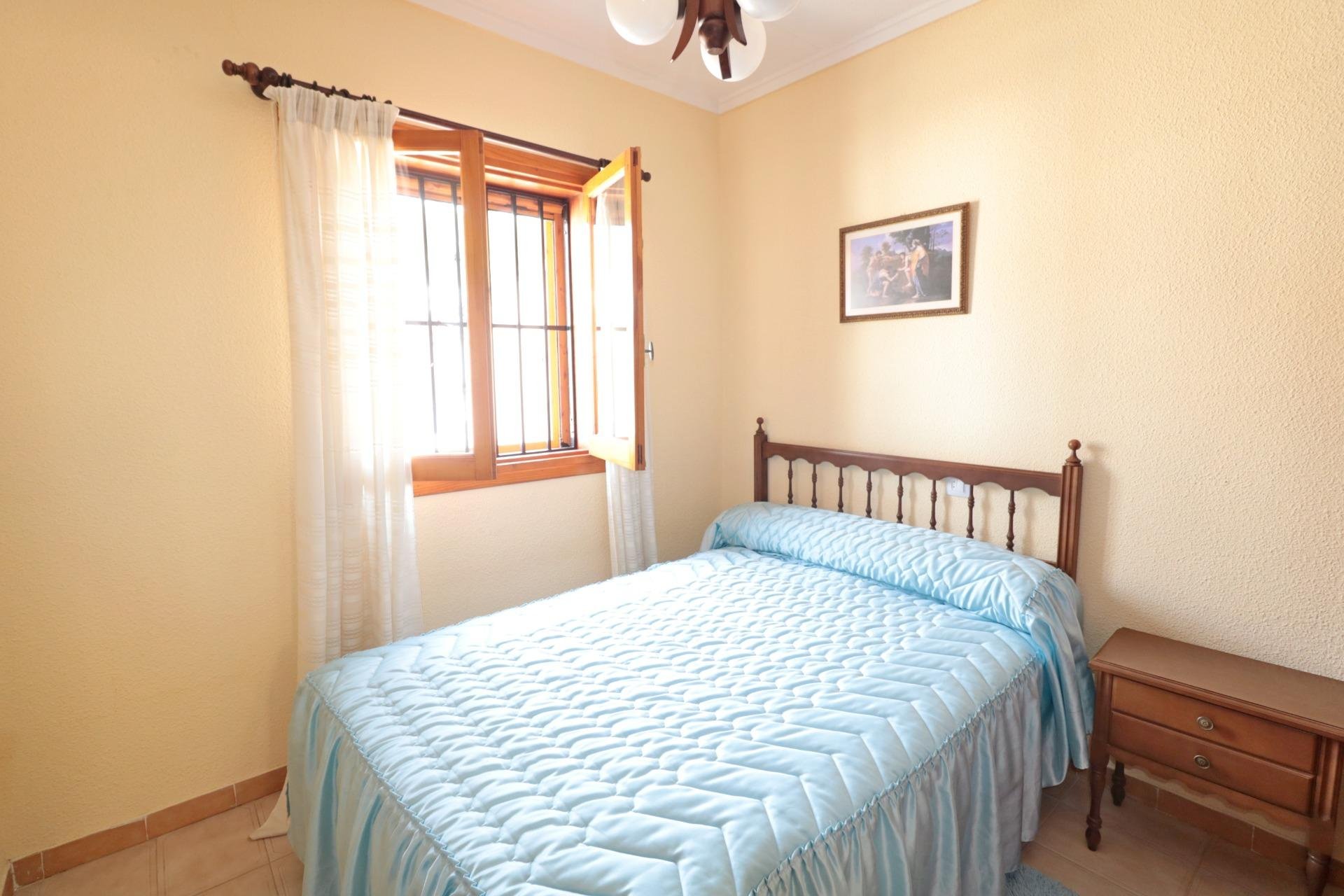 Herverkoop - Town House -
Torrevieja - Playa De Los Naufragos
