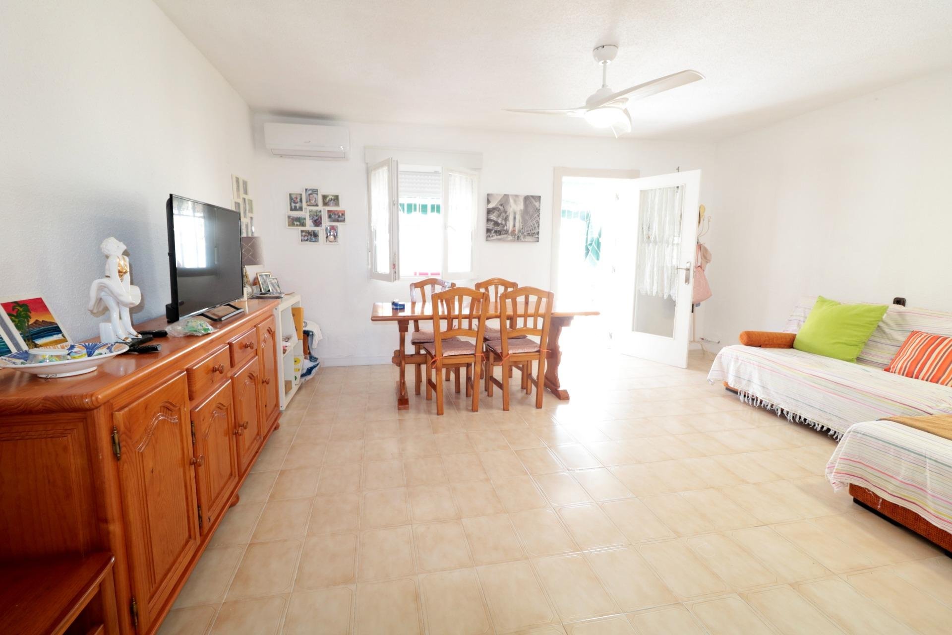 Herverkoop - Town House -
Torrevieja - Playa De Los Naufragos