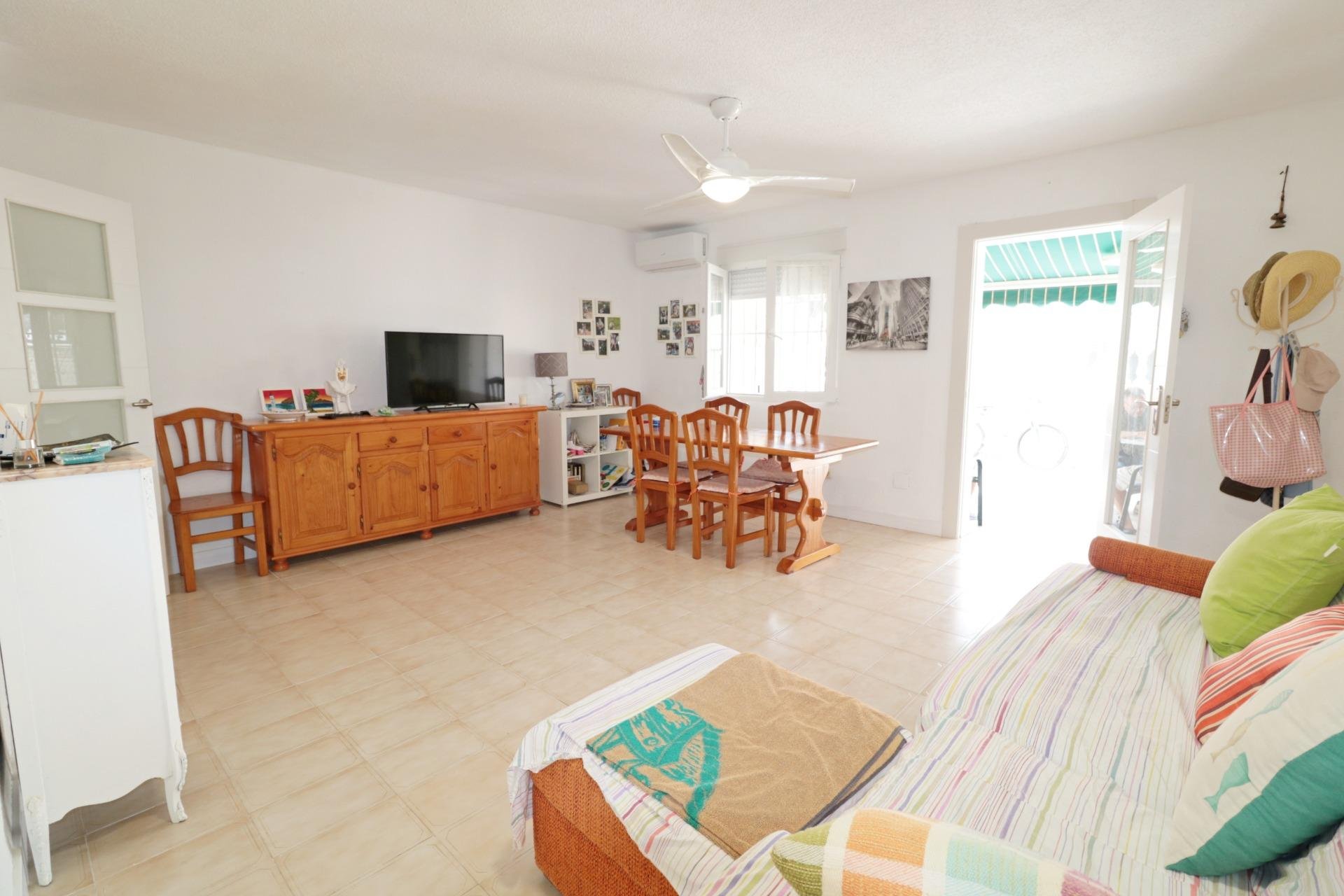 Herverkoop - Town House -
Torrevieja - Playa De Los Naufragos
