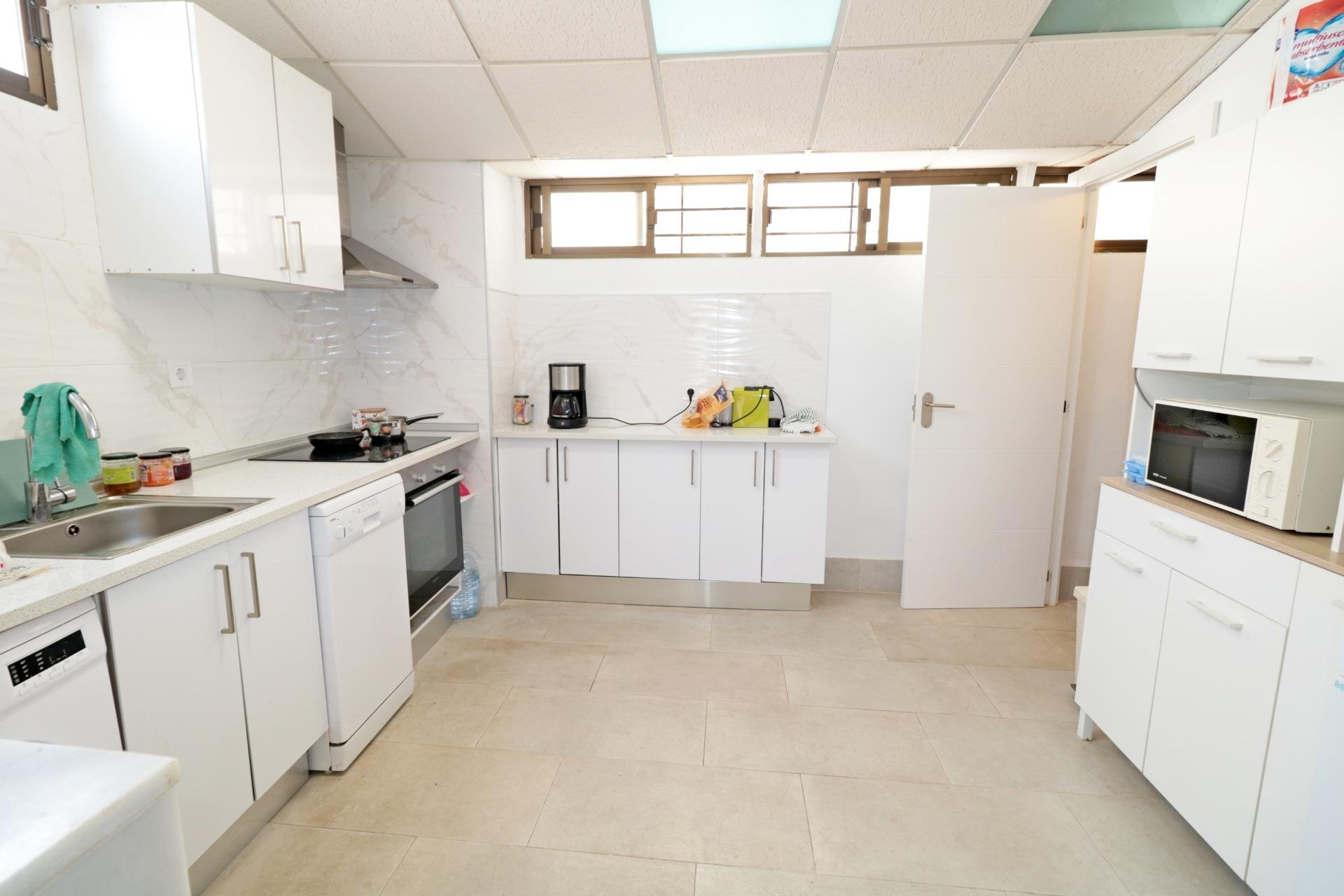 Herverkoop - Town House -
Torrevieja - Playa De Los Naufragos