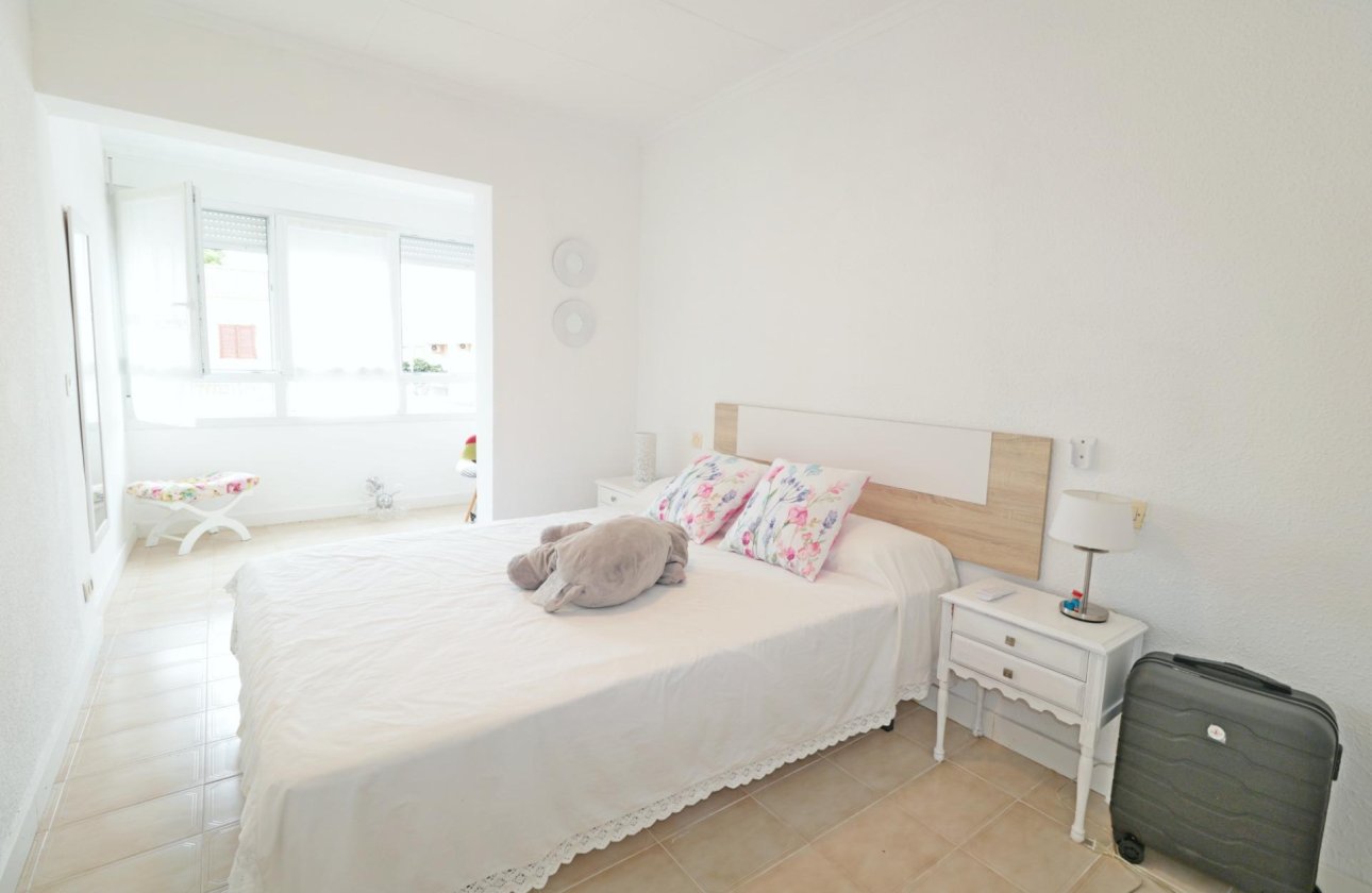 Herverkoop - Town House -
Torrevieja - Playa De Los Naufragos