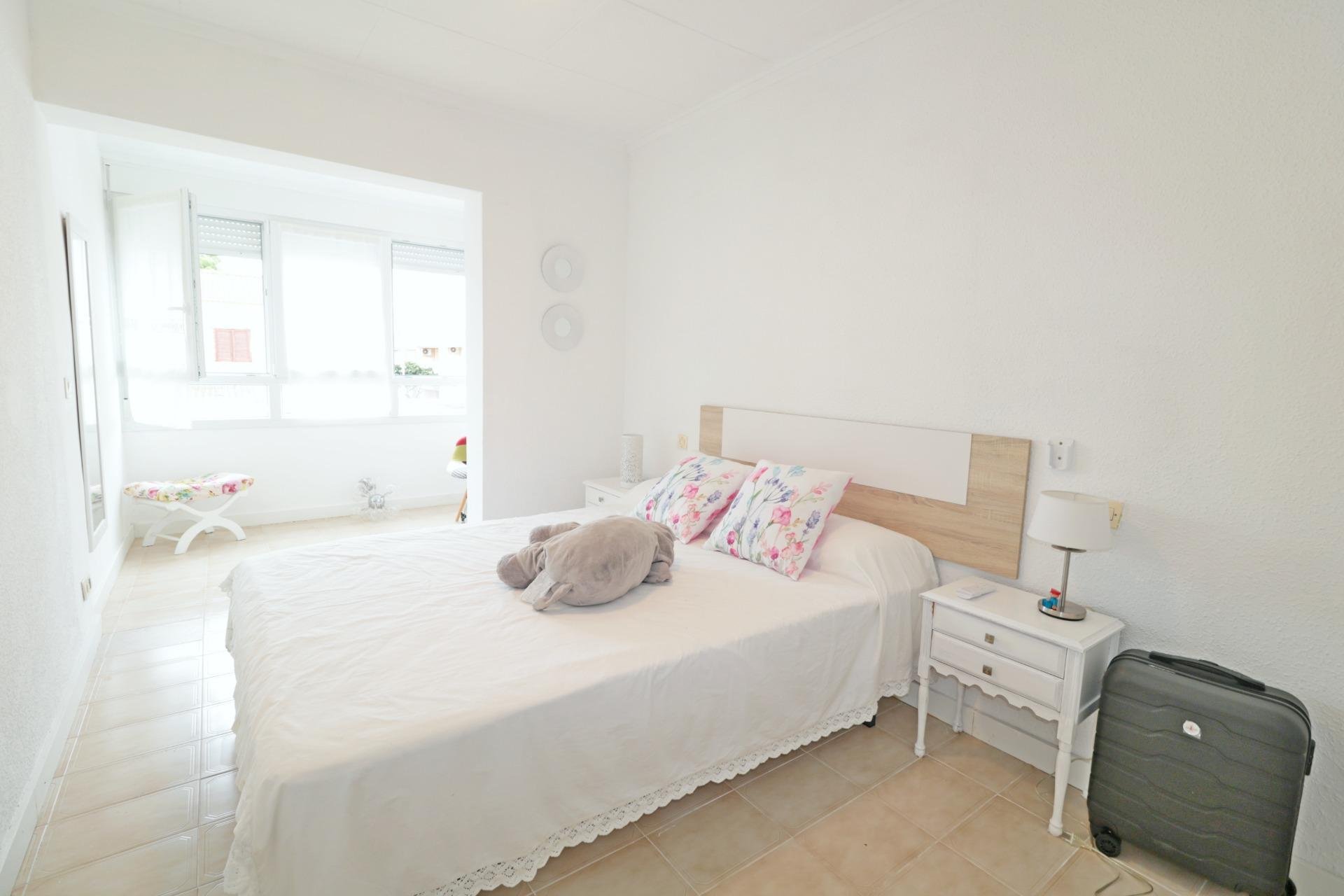 Herverkoop - Town House -
Torrevieja - Playa De Los Naufragos