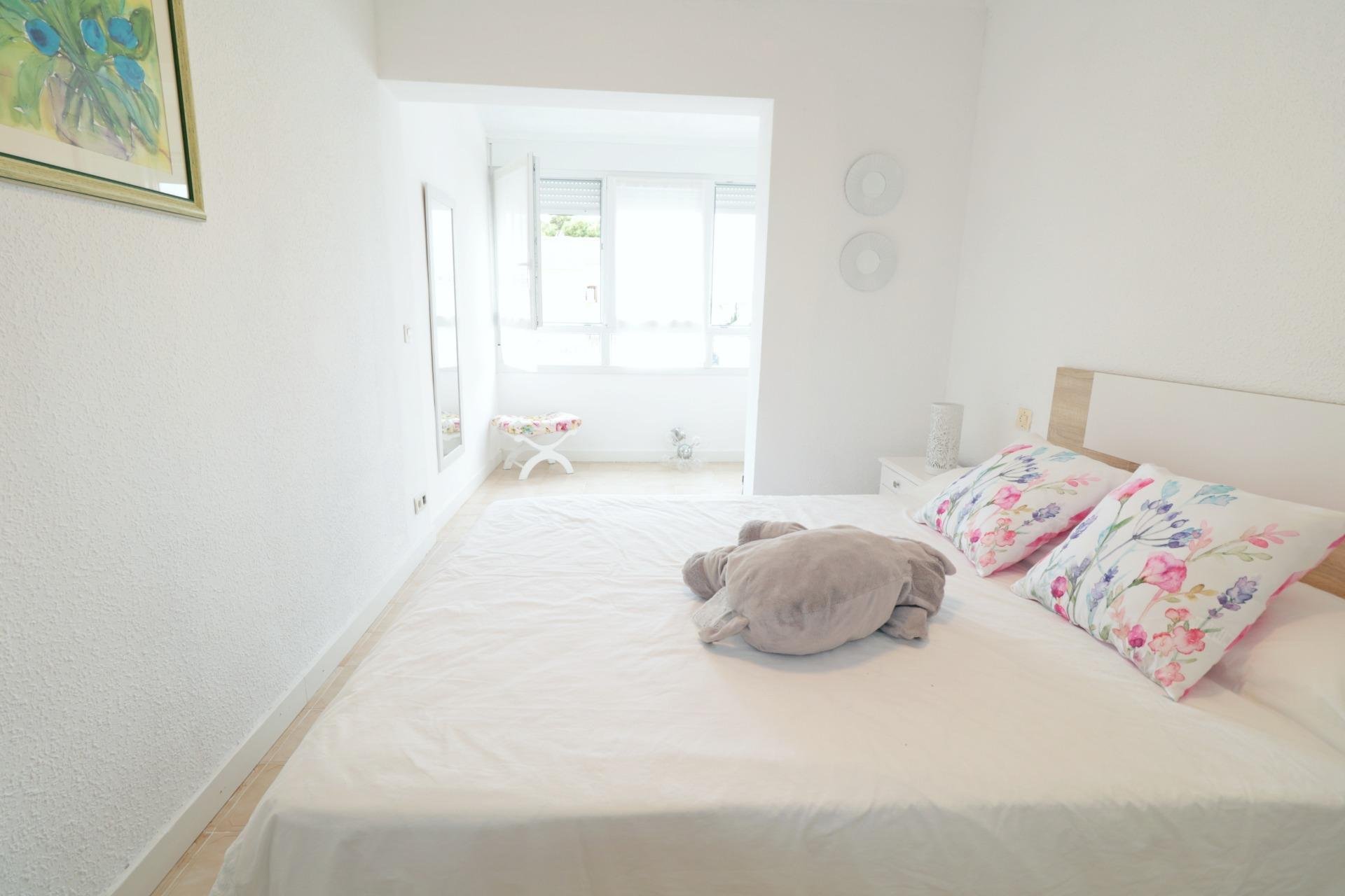 Herverkoop - Town House -
Torrevieja - Playa De Los Naufragos
