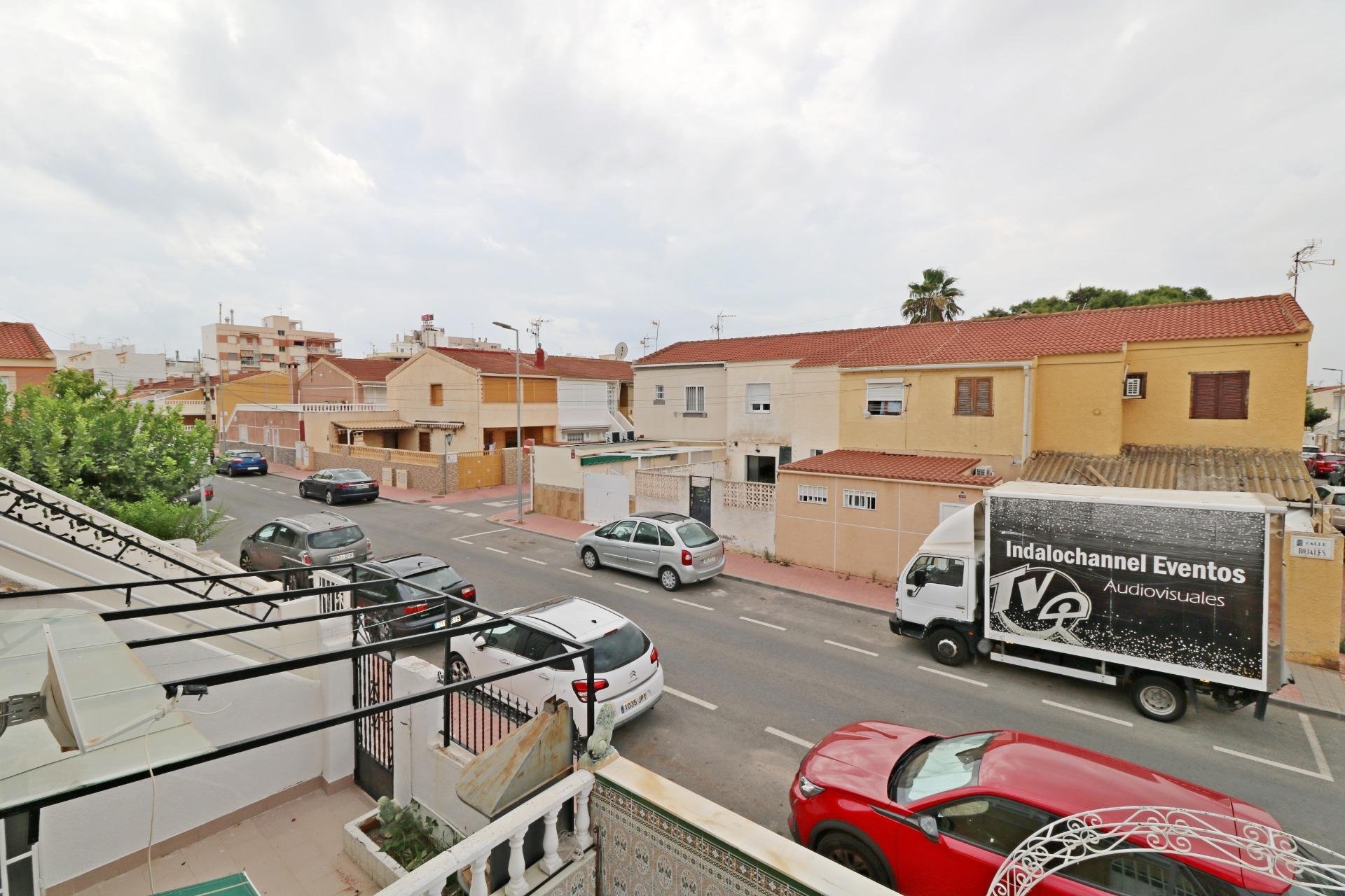 Herverkoop - Town House -
Torrevieja - Playa De Los Naufragos