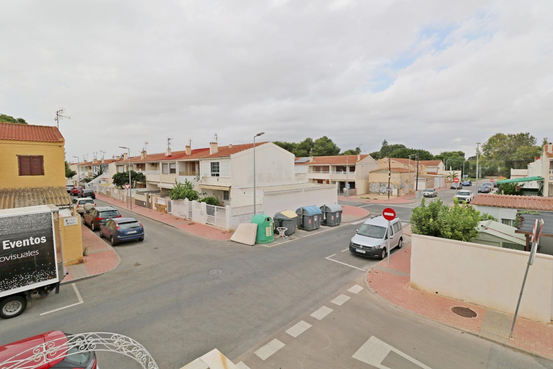 Herverkoop - Town House -
Torrevieja - Playa De Los Naufragos