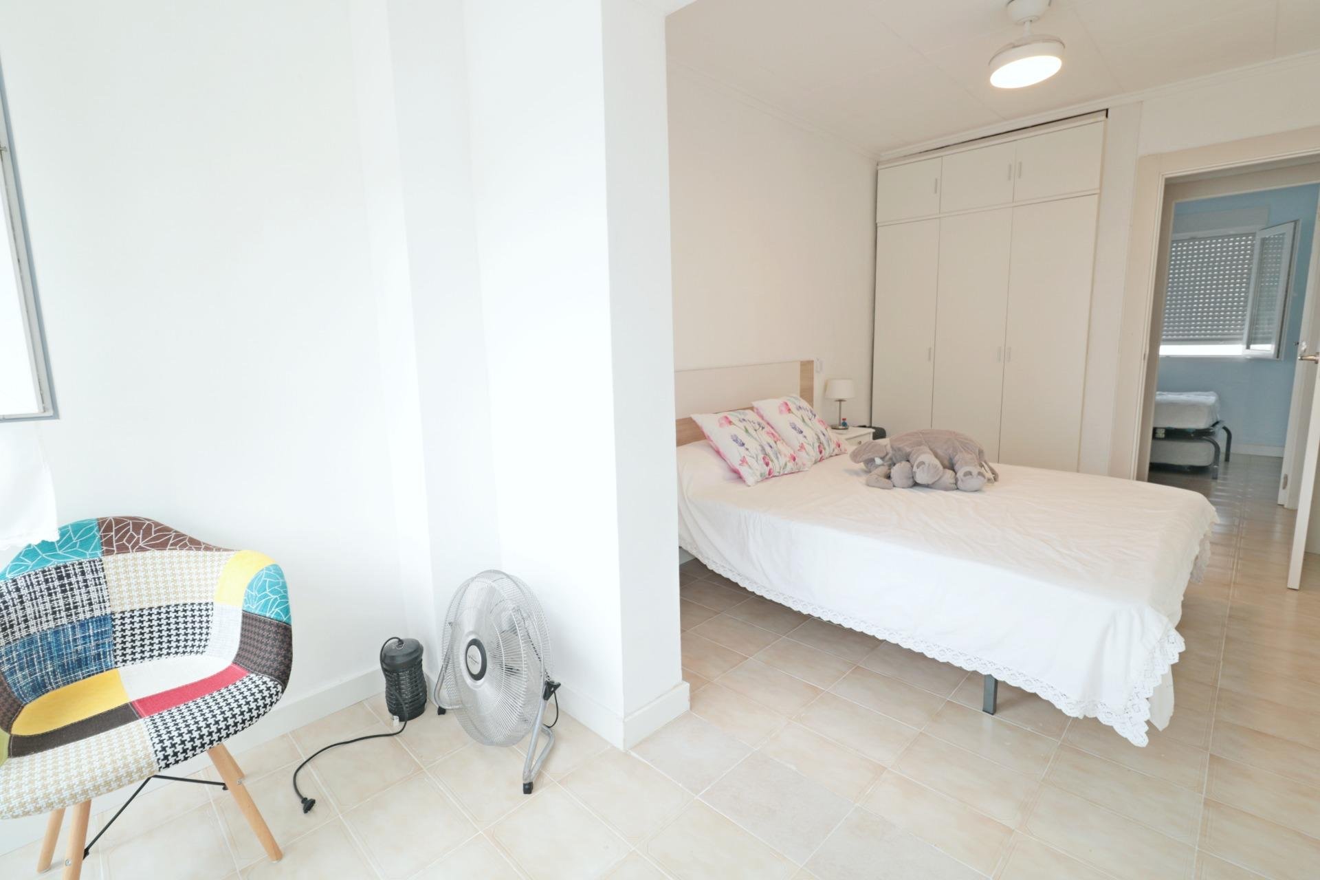 Herverkoop - Town House -
Torrevieja - Playa De Los Naufragos