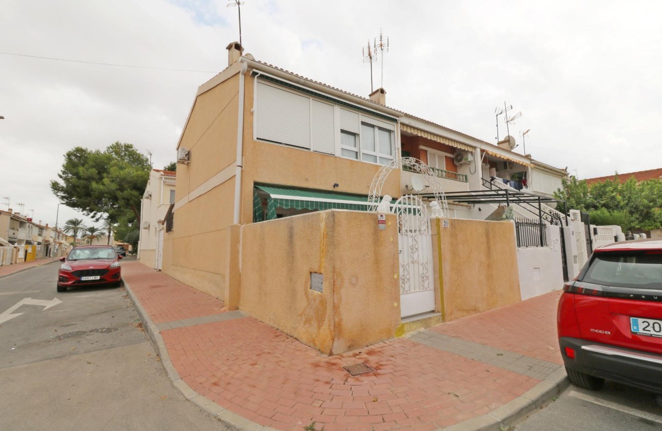 Herverkoop - Town House -
Torrevieja - Playa De Los Naufragos