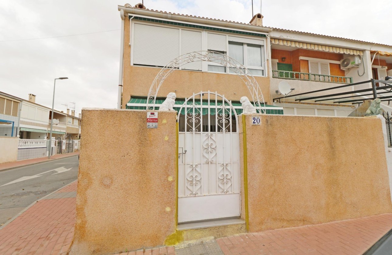 Herverkoop - Town House -
Torrevieja - Playa De Los Naufragos
