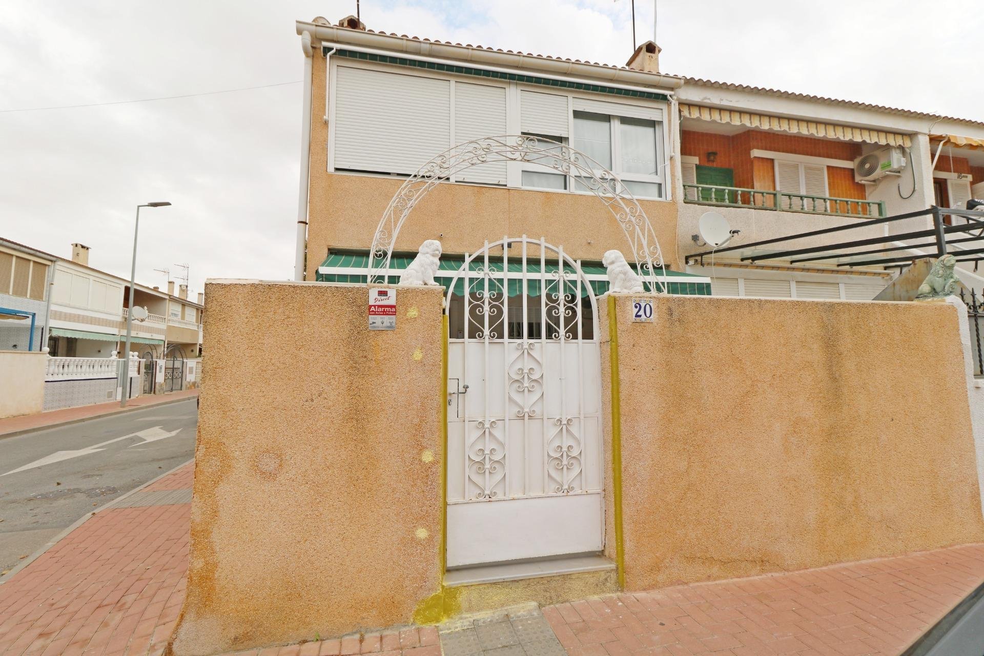 Herverkoop - Town House -
Torrevieja - Playa De Los Naufragos