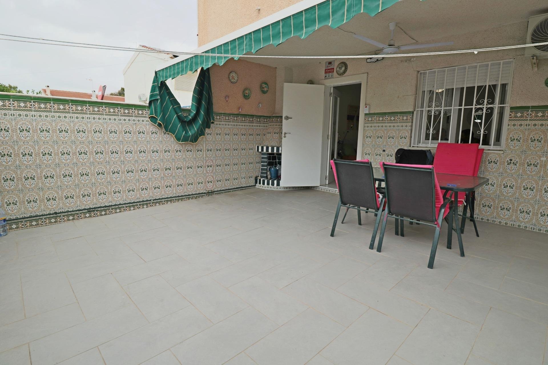 Herverkoop - Town House -
Torrevieja - Playa De Los Naufragos