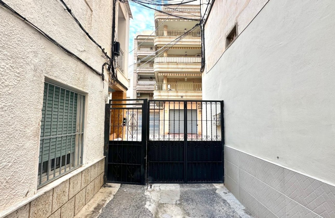 Herverkoop - Town House -
Torrevieja - Playa del Cura