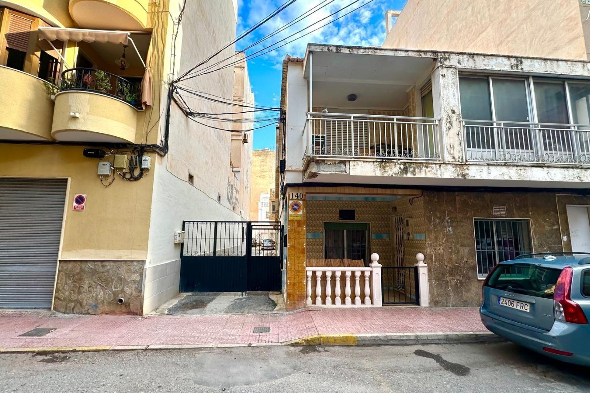 Herverkoop - Town House -
Torrevieja - Playa del Cura