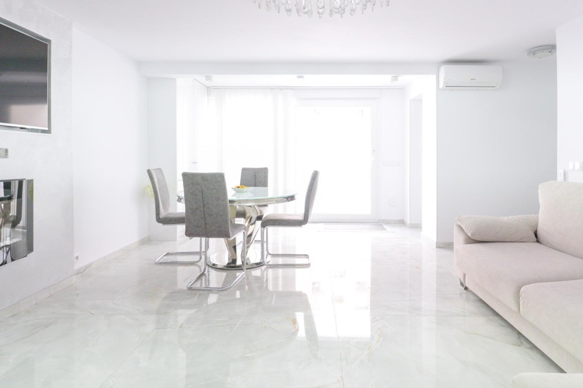 Herverkoop - Town House -
Torrevieja - Punta Prima