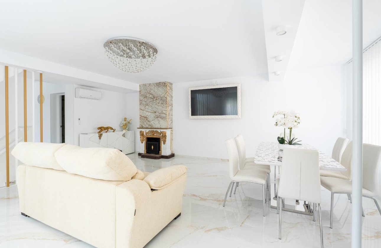 Herverkoop - Town House -
Torrevieja - Punta Prima