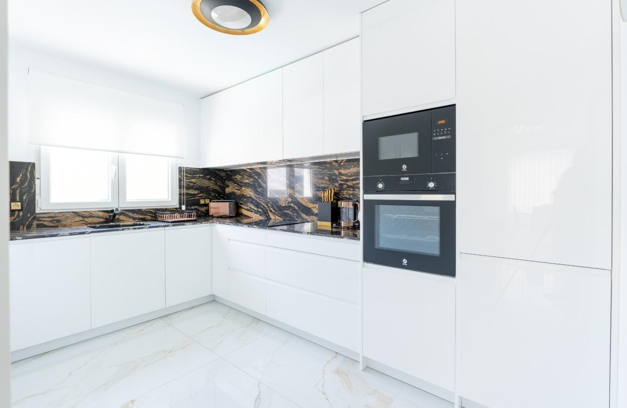 Herverkoop - Town House -
Torrevieja - Punta Prima