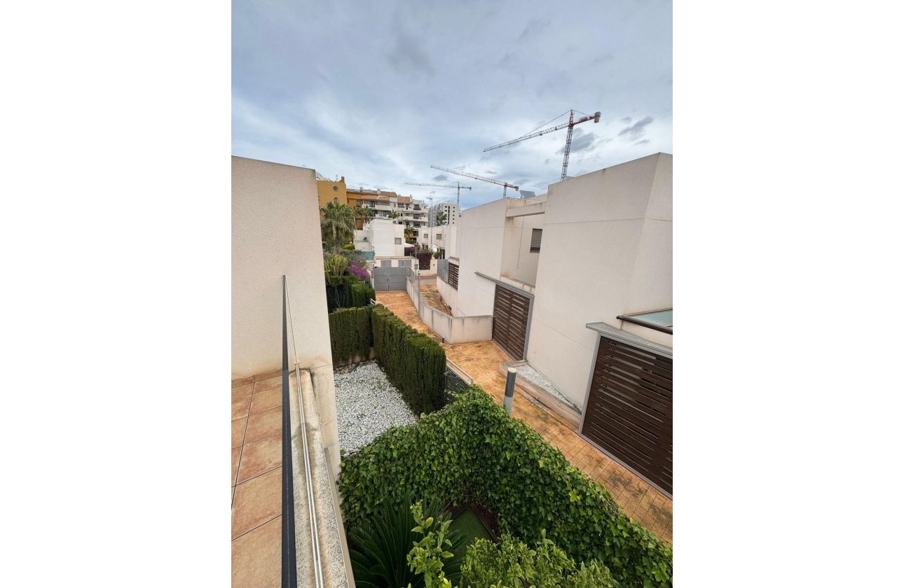 Herverkoop - Town House -
Torrevieja - Punta Prima