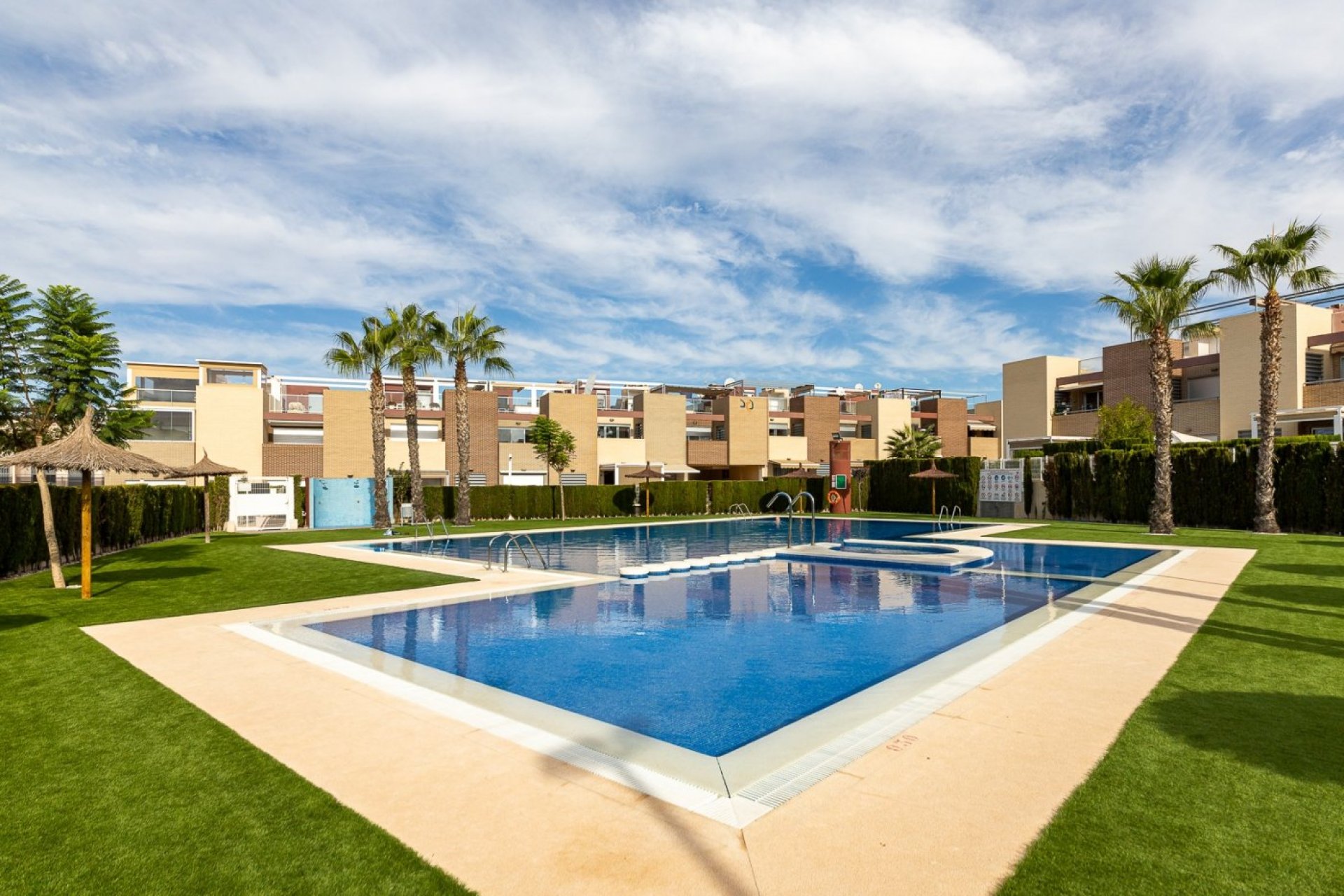 Herverkoop - Town House -
Torrevieja - Sector 25