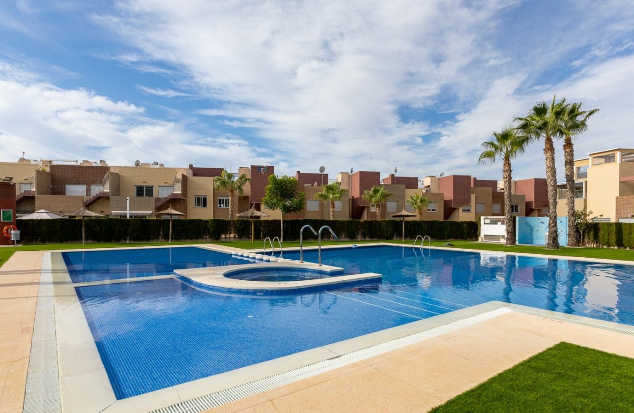 Herverkoop - Town House -
Torrevieja - Sector 25