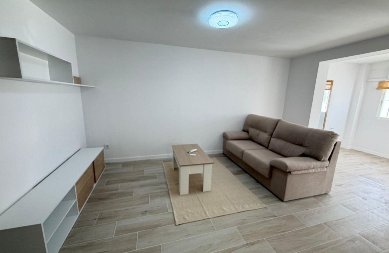 Herverkoop - Town House -
Torrevieja - Sector 25