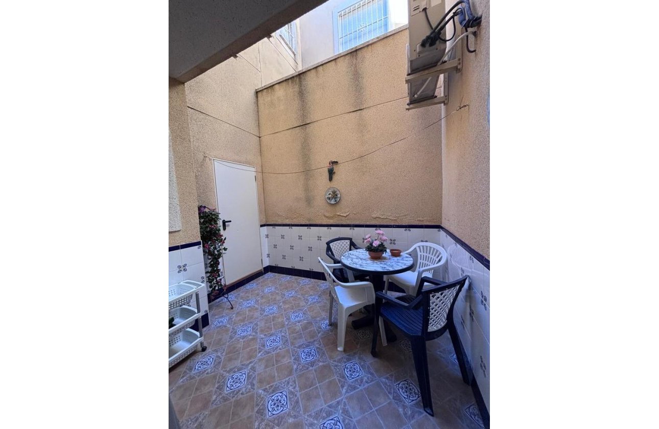 Herverkoop - Town House -
Villamartin - Costa Blanca