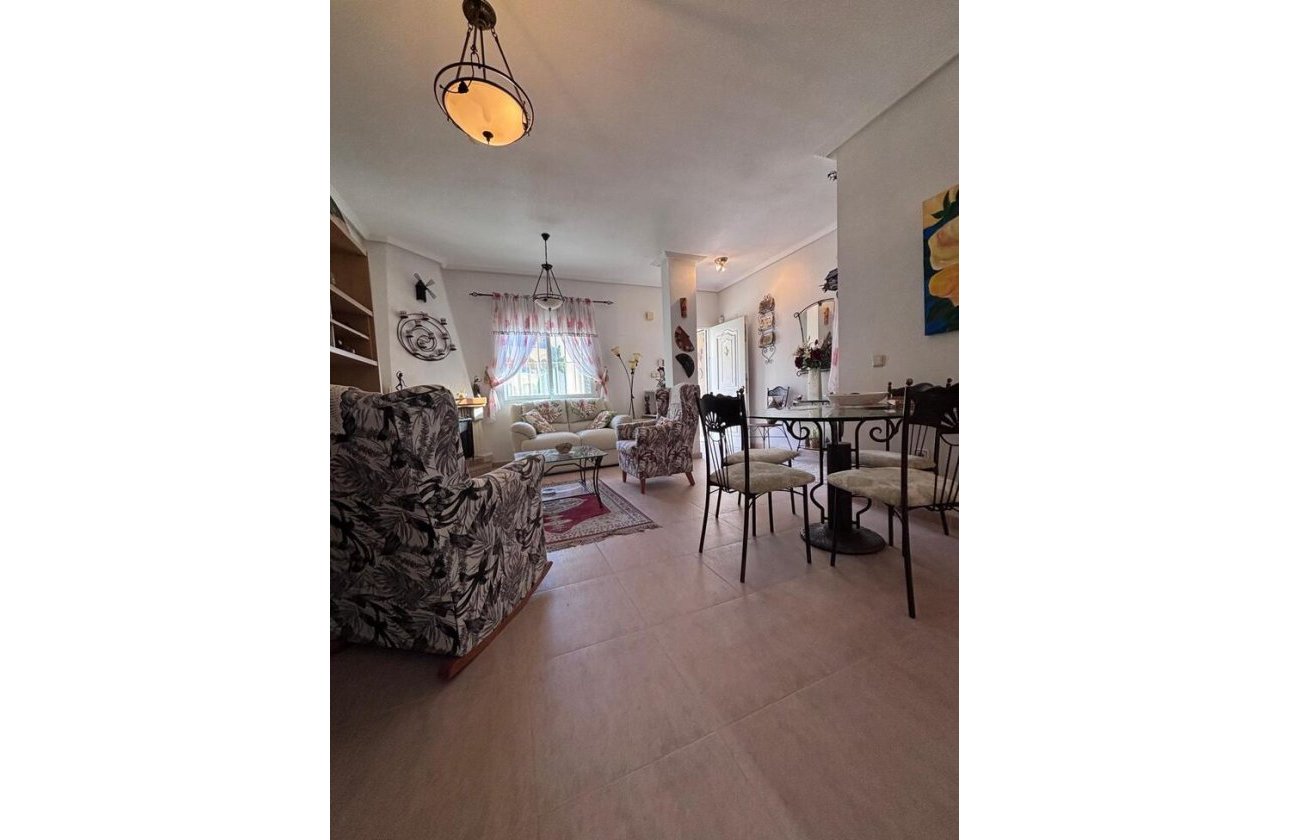 Herverkoop - Town House -
Villamartin - Costa Blanca