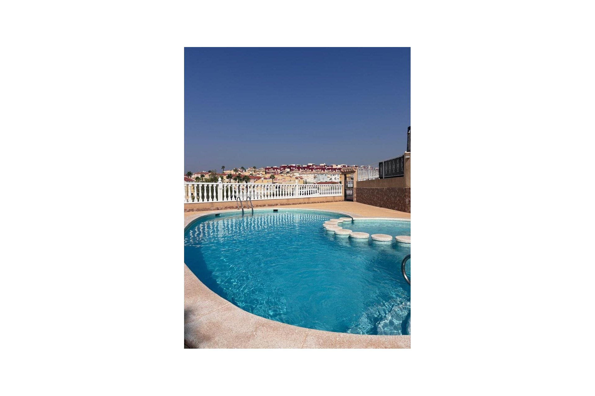 Herverkoop - Town House -
Villamartin - Costa Blanca