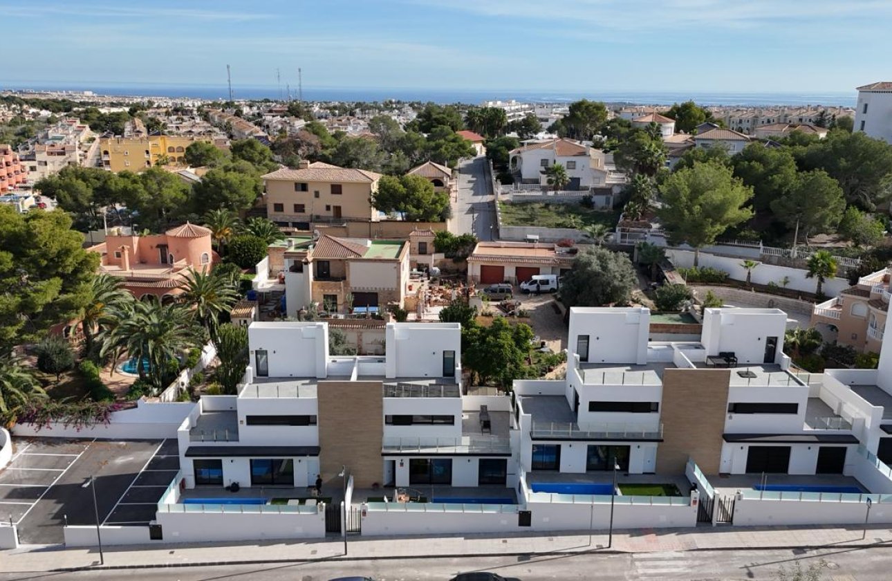 Herverkoop - Town House -
Villamartin - Costa Blanca