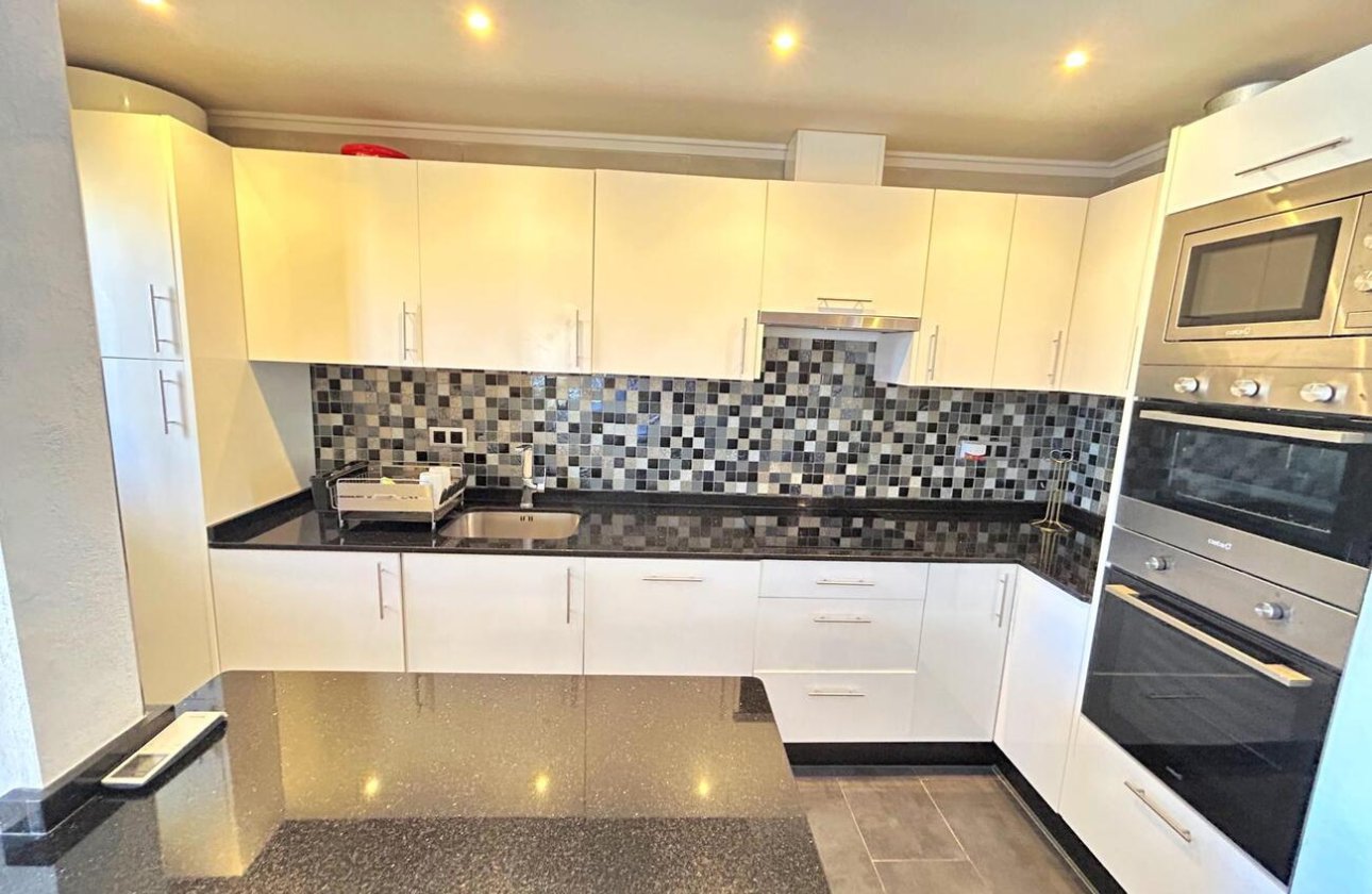 Herverkoop - Town House -
Villamartin - Costa Blanca