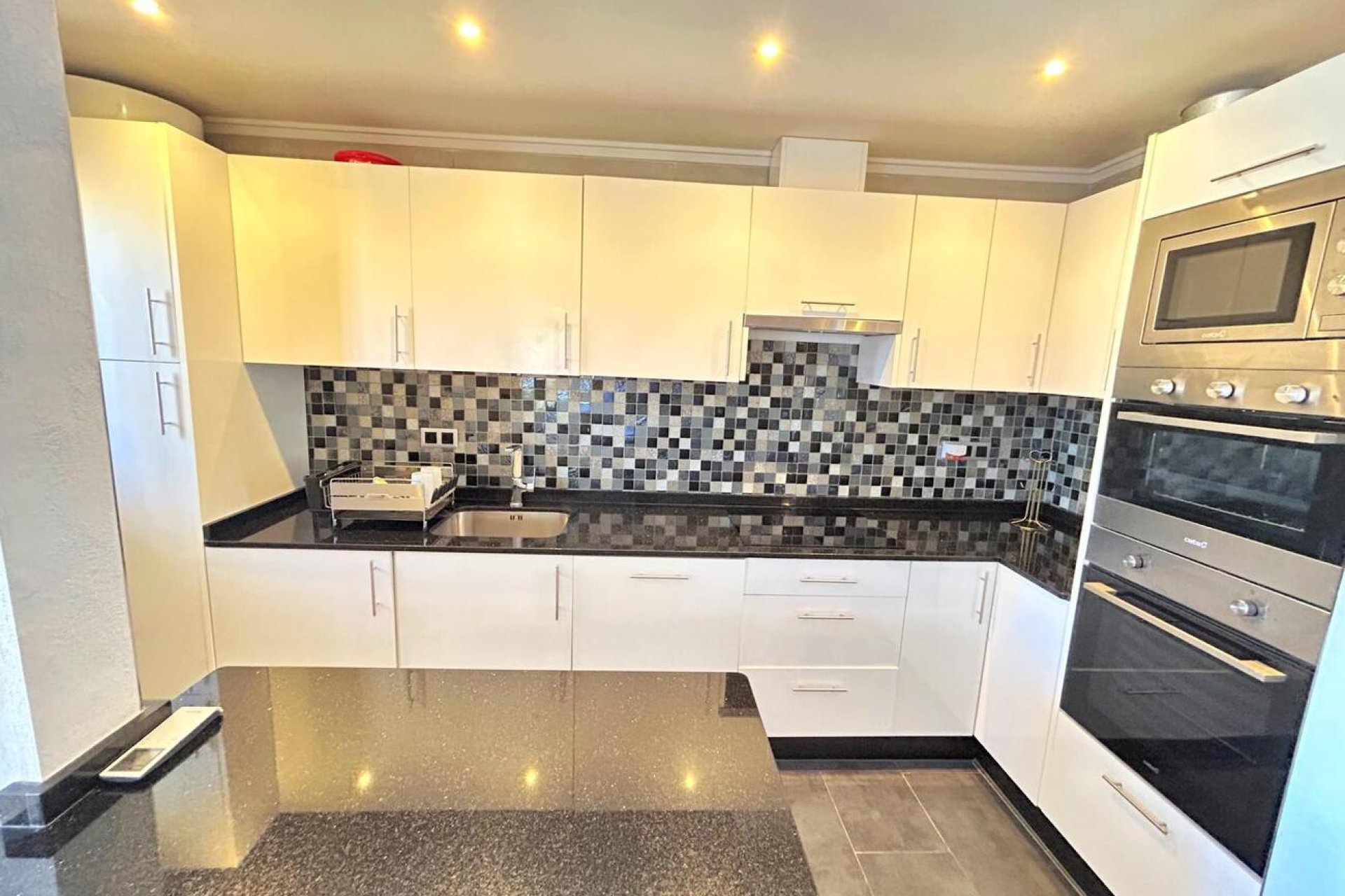 Herverkoop - Town House -
Villamartin - Costa Blanca