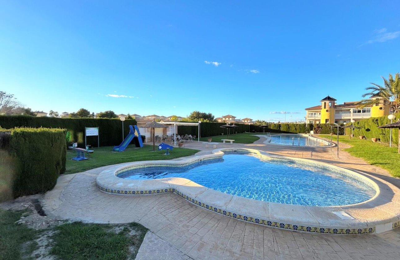 Herverkoop - Town House -
Villamartin - Costa Blanca