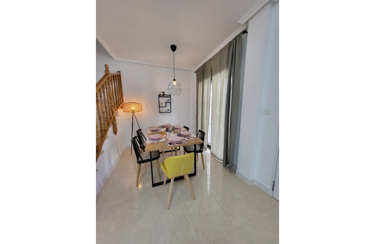 Herverkoop - Town House -
Villamartin - Costa Blanca
