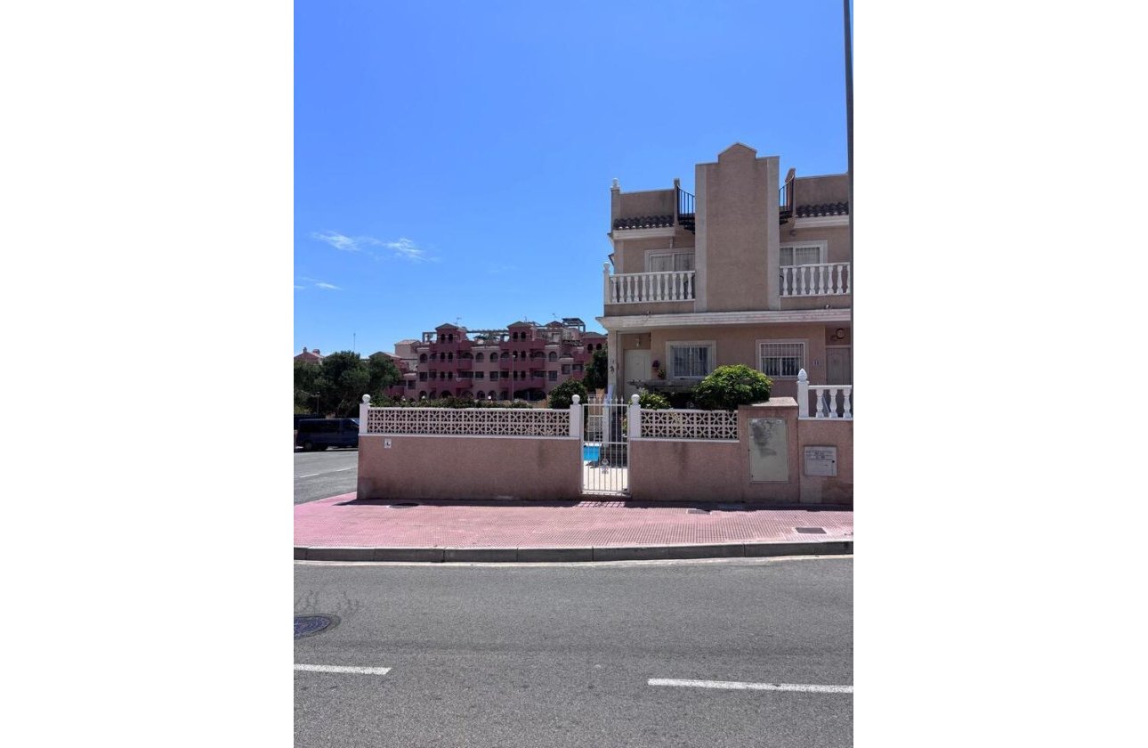 Herverkoop - Town House -
Villamartin - Costa Blanca
