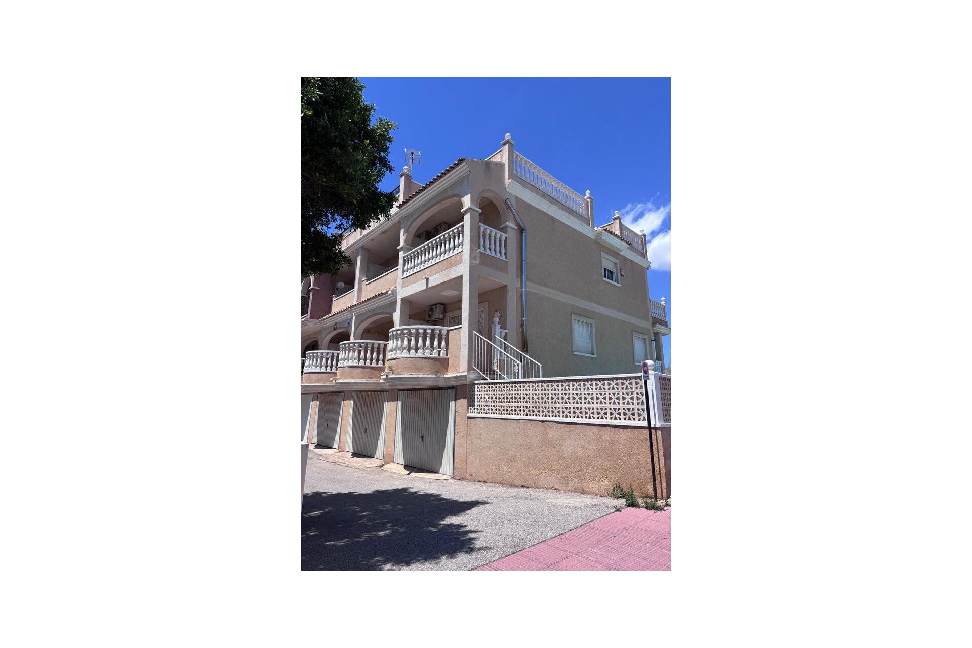 Herverkoop - Town House -
Villamartin - Costa Blanca