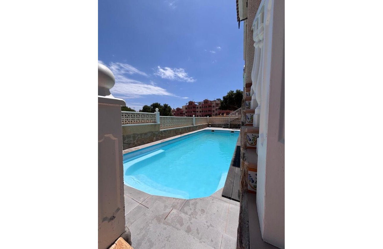 Herverkoop - Town House -
Villamartin - Costa Blanca