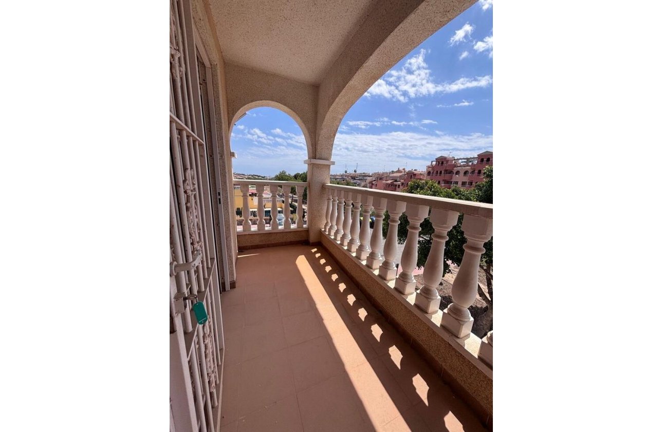 Herverkoop - Town House -
Villamartin - Costa Blanca