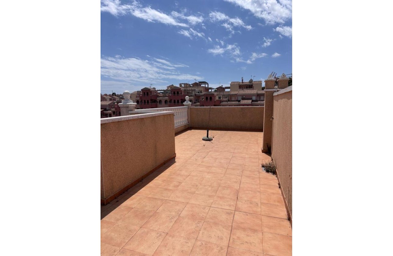 Herverkoop - Town House -
Villamartin - Costa Blanca