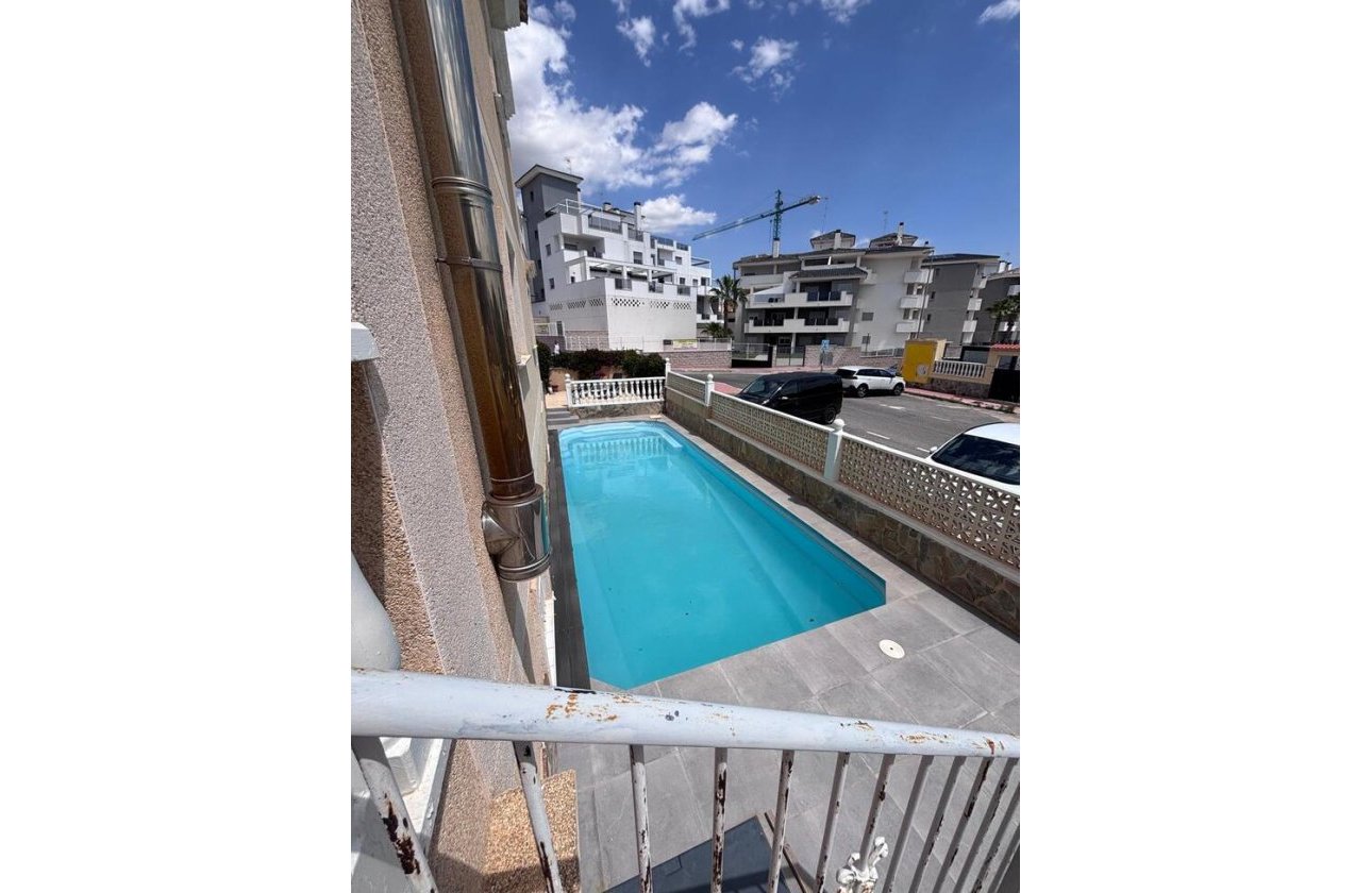 Herverkoop - Town House -
Villamartin - Costa Blanca