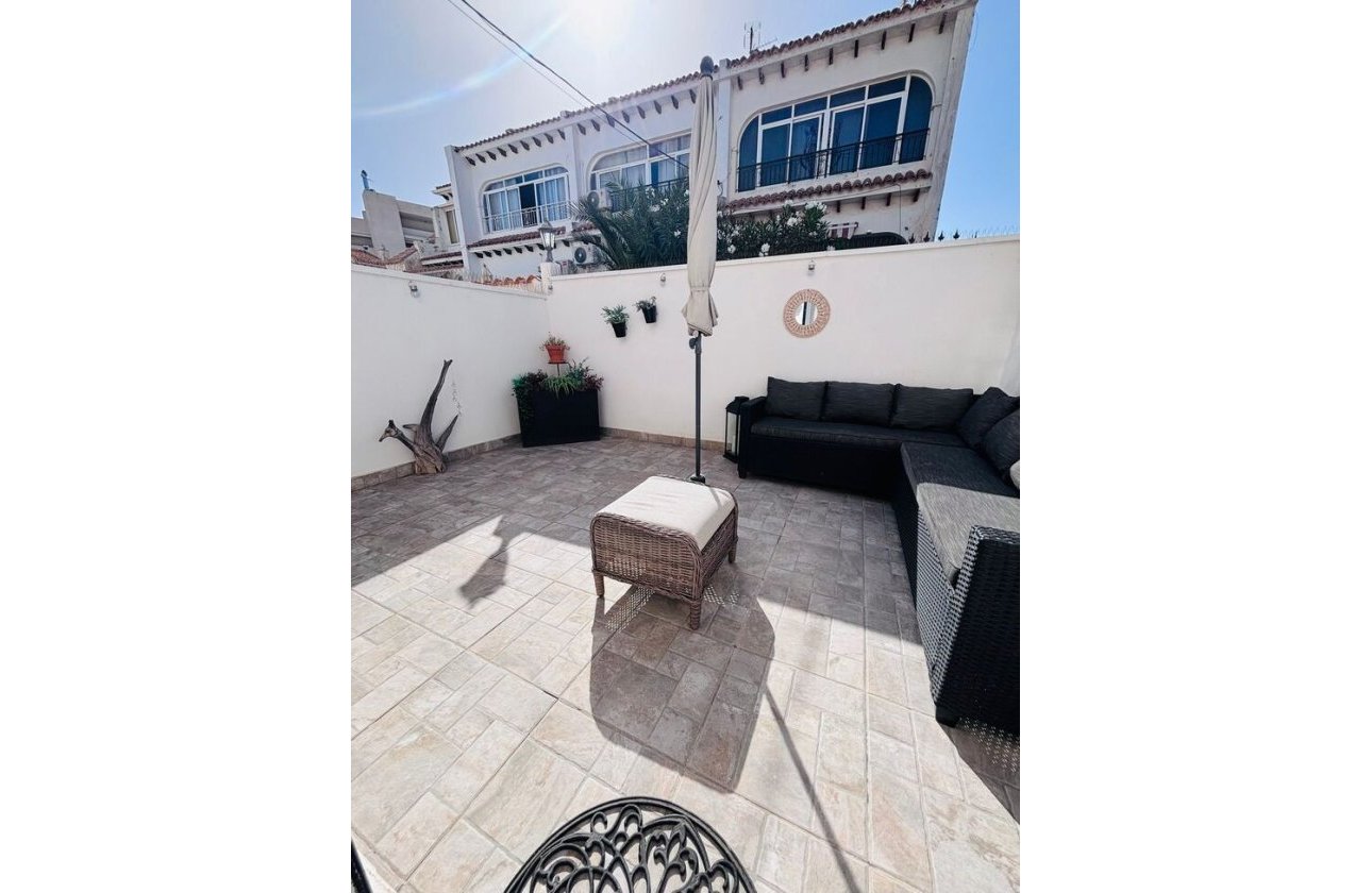 Herverkoop - Town House -
Villamartin - Costa Blanca