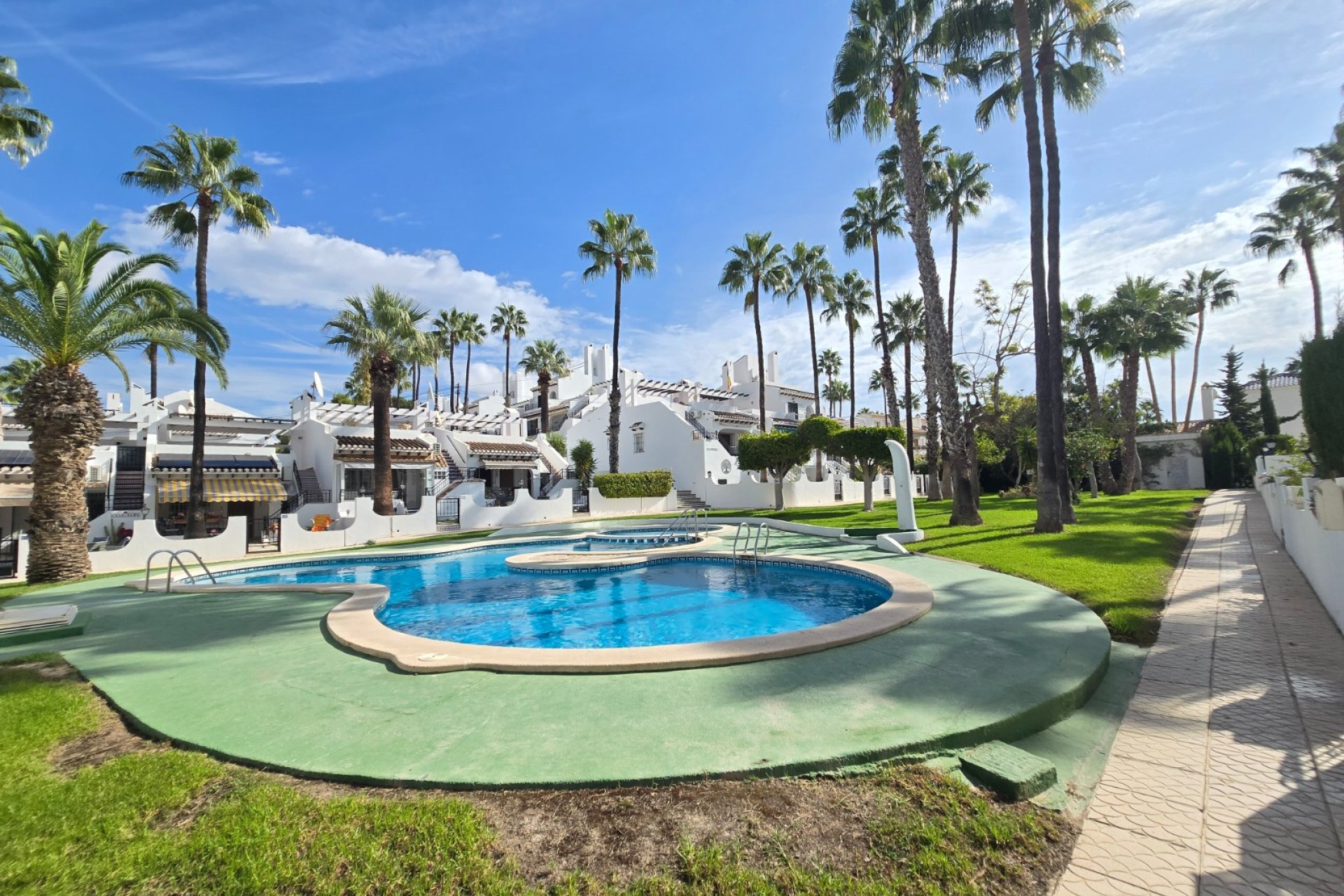 Herverkoop - Town House -
Villamartin - Costa Blanca