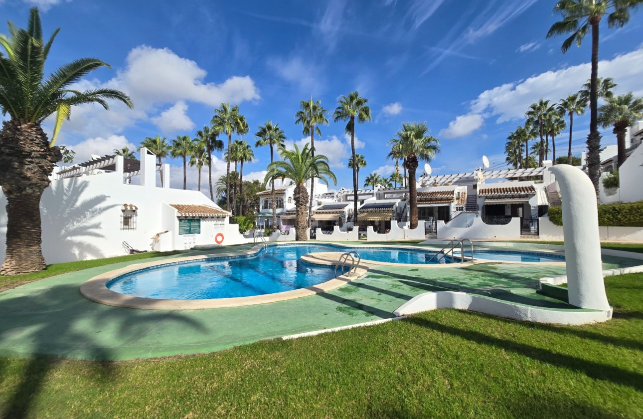 Herverkoop - Town House -
Villamartin - Costa Blanca