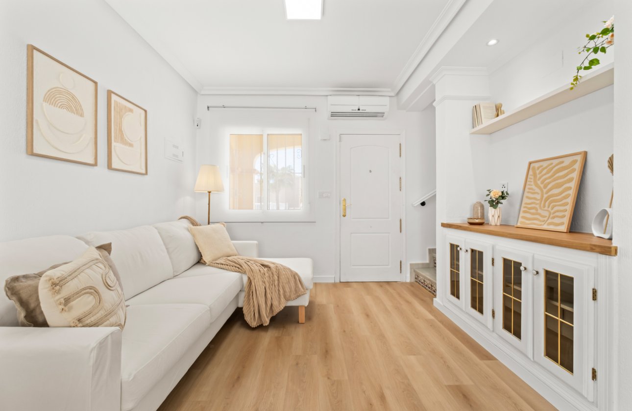 Herverkoop - Town House -
Villamartin - Costa Blanca