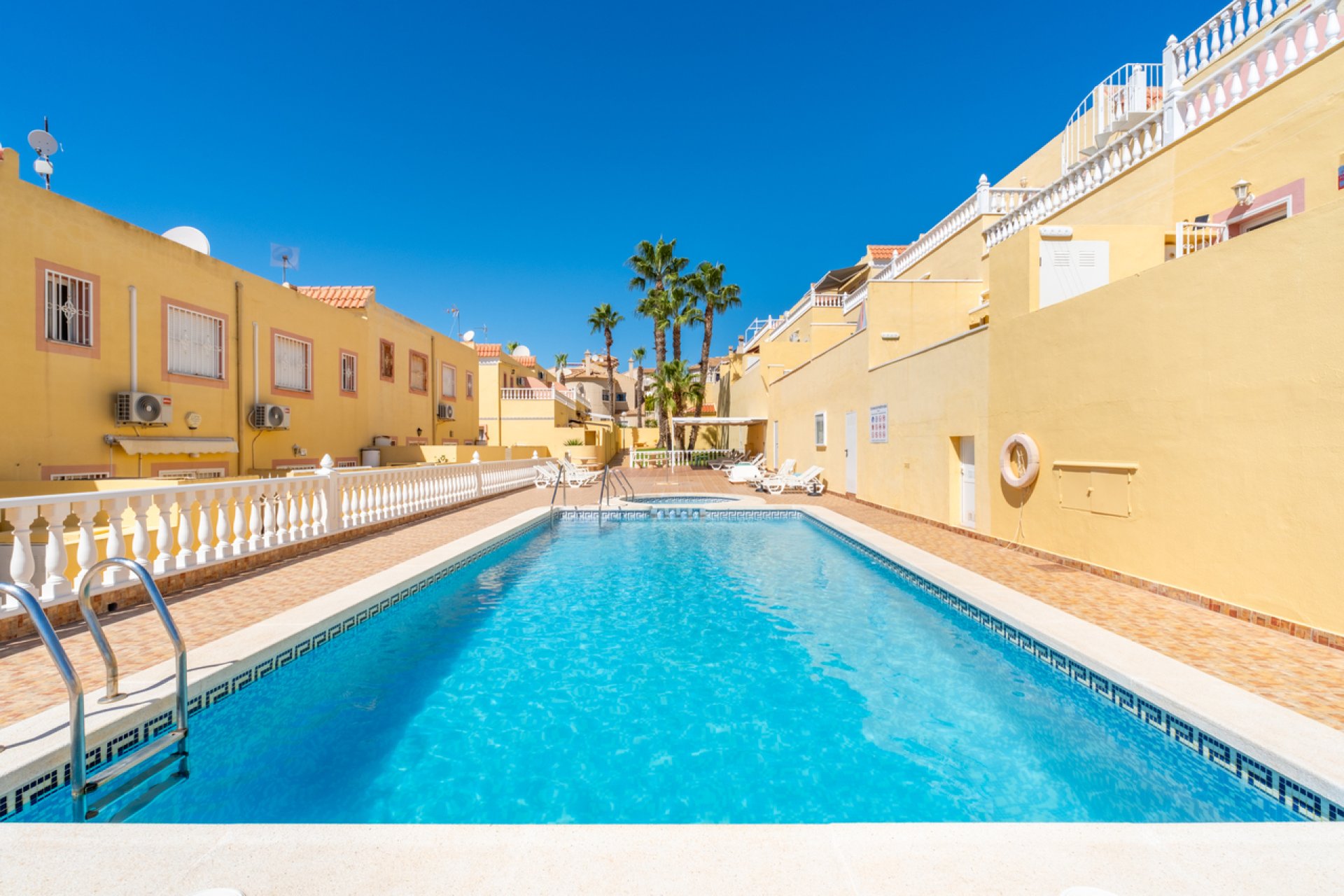Herverkoop - Town House -
Villamartin - Costa Blanca
