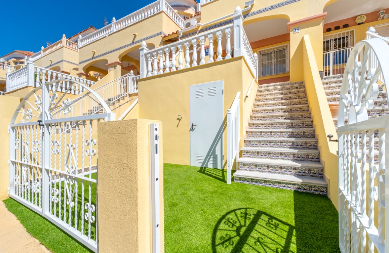 Herverkoop - Town House -
Villamartin - Costa Blanca