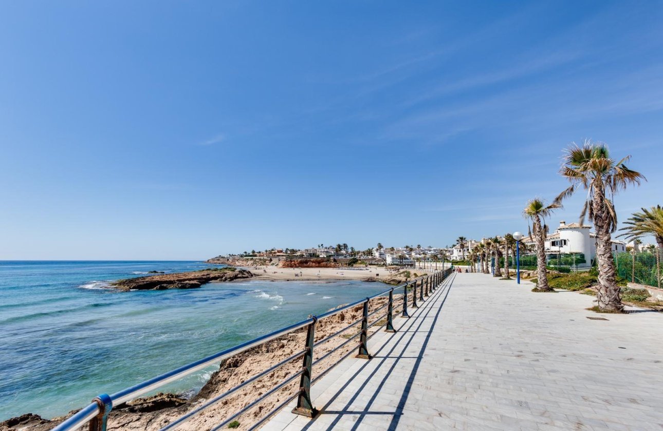 Herverkoop - Town House -
Villamartin - Orihuela Costa
