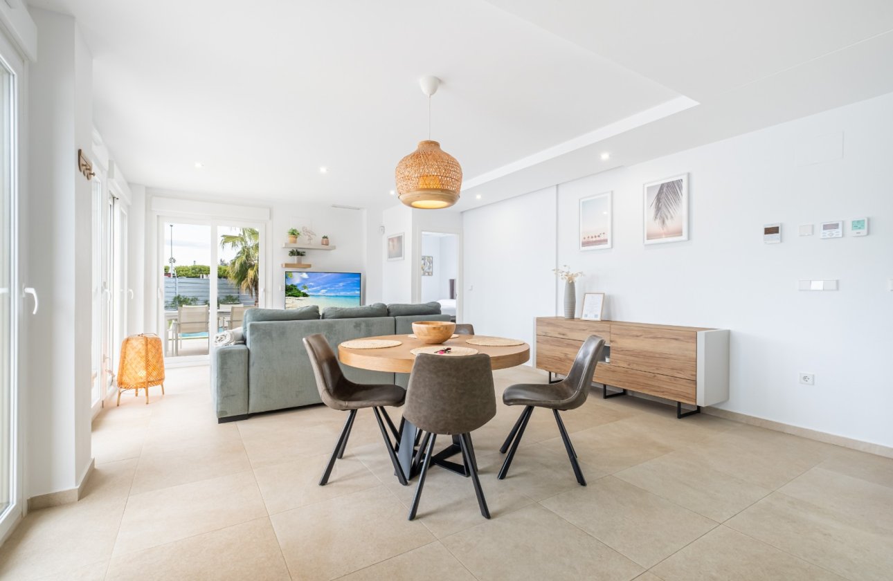 Herverkoop - Townhouse -
Orihuela - Vistabella