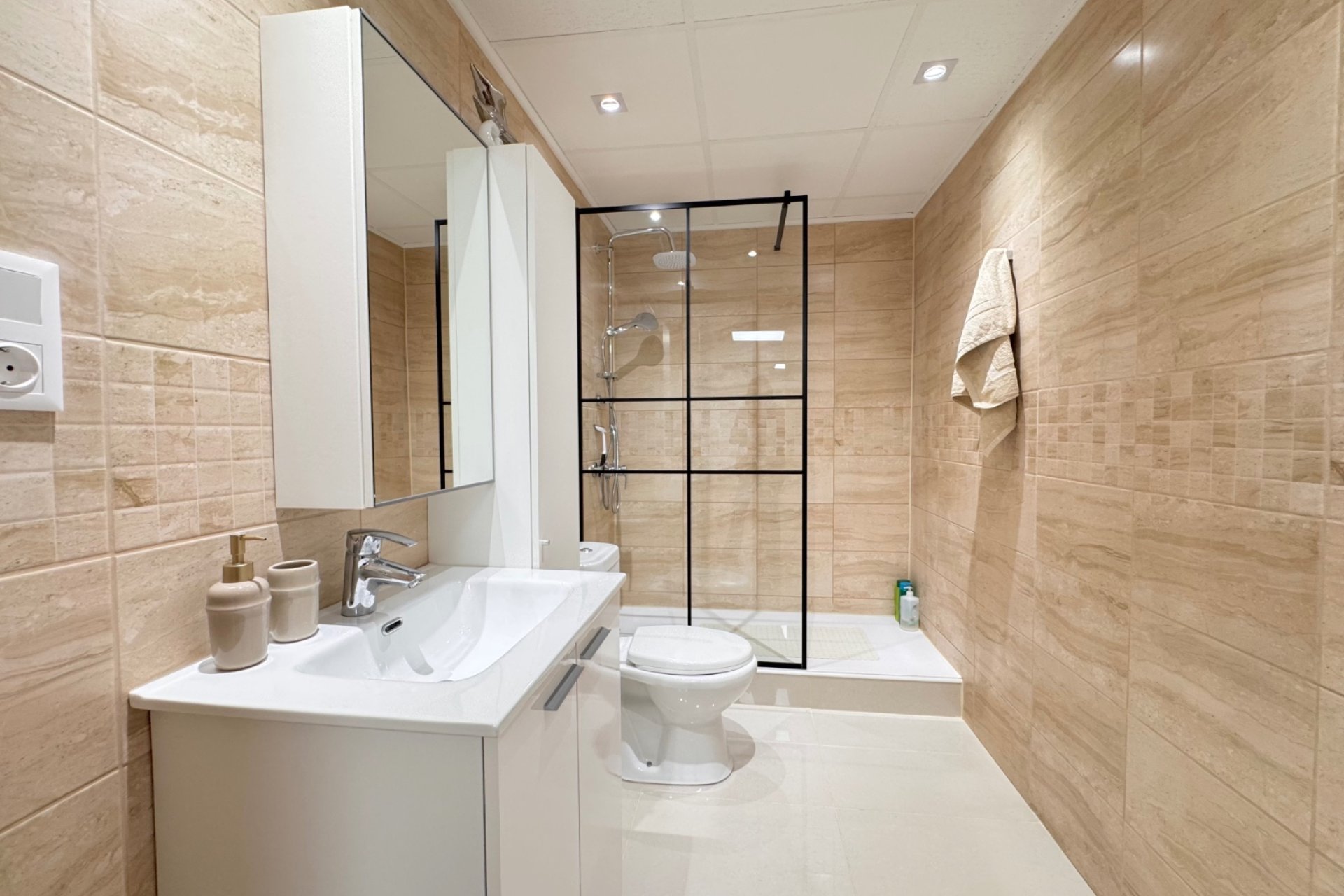 Herverkoop - Villa -
Algorfa